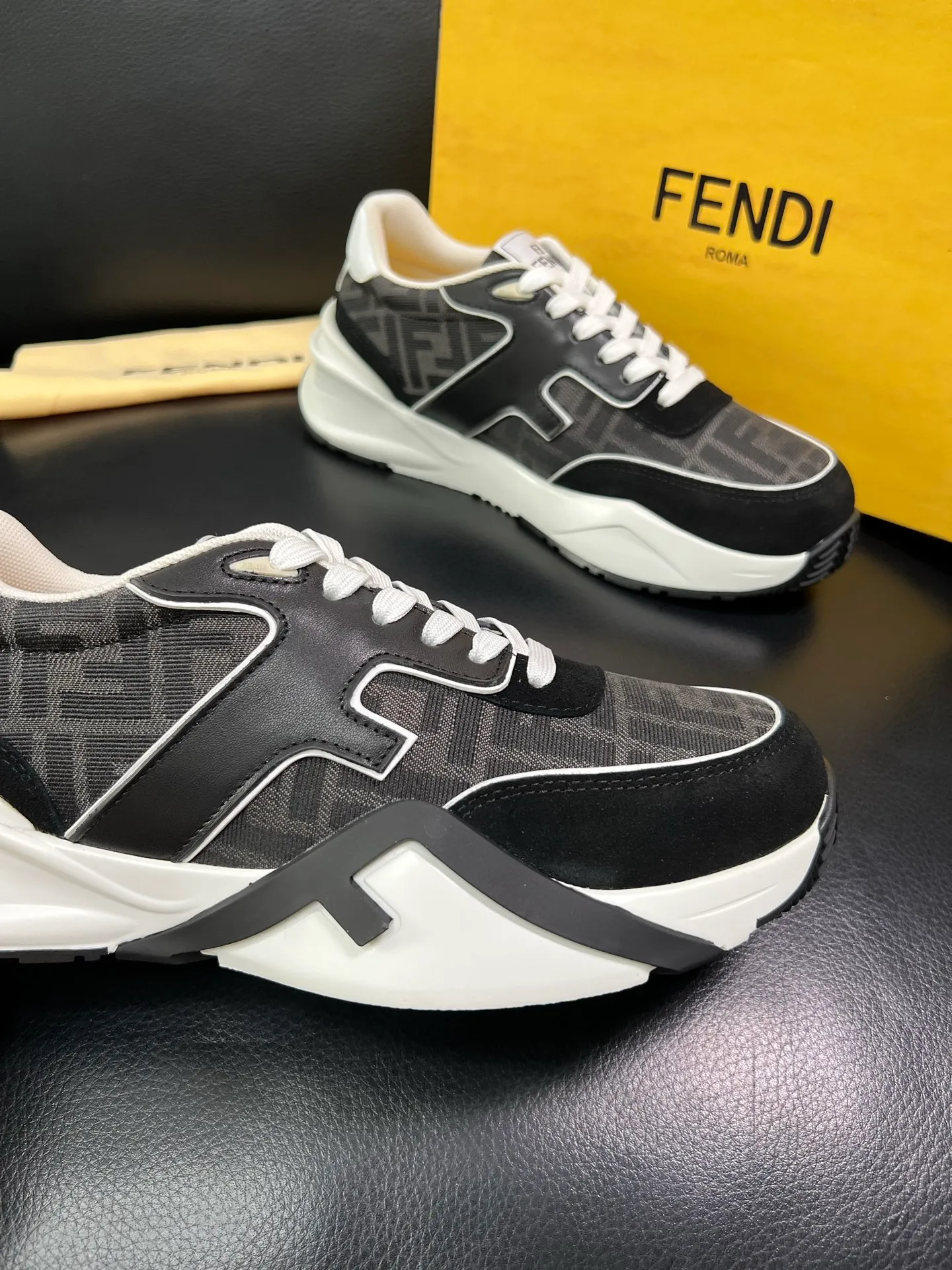 Men's shoes 💰840 FENDI top purchasing Fendi counters are equipped with the original factory, original fabrics imported from Italy, breathable and comfortable cowhide lining, soles: original soles specially provided by the original factory are super comfortable, original factory orders 🔍high quality, you can enter and exit the counter at will, welcome to compare, code number 39-44 (customized 38-45) 85856